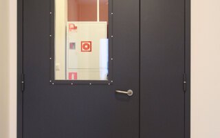 металлическая противопожарная дверь