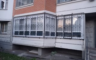 сварная решетка с одной распашной створкой для угловой лоджии