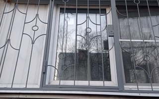 решетка металлическая с распашной створкой